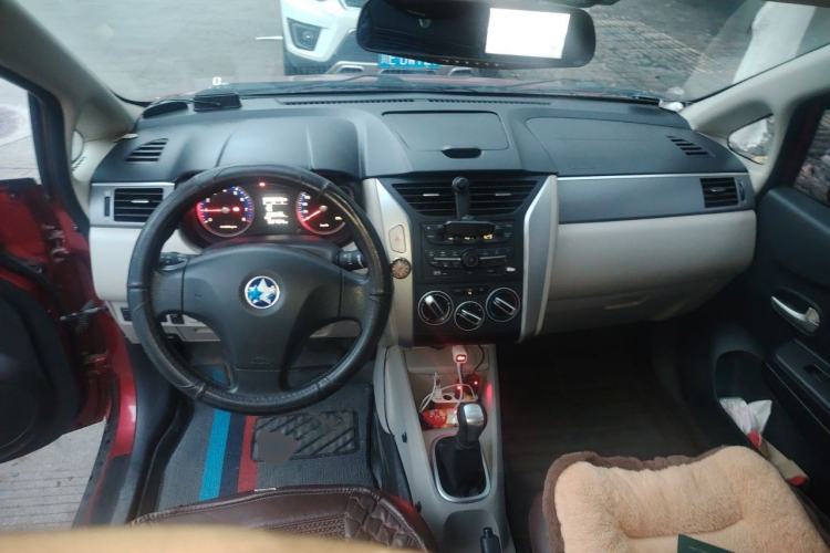 Used Venucia R50 2015 1.6L Manual Fashion Edition Center Console