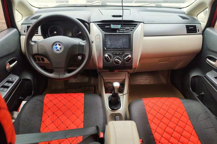 Used Venucia R50 2015 1.6L Manual Fashion Edition Center Console