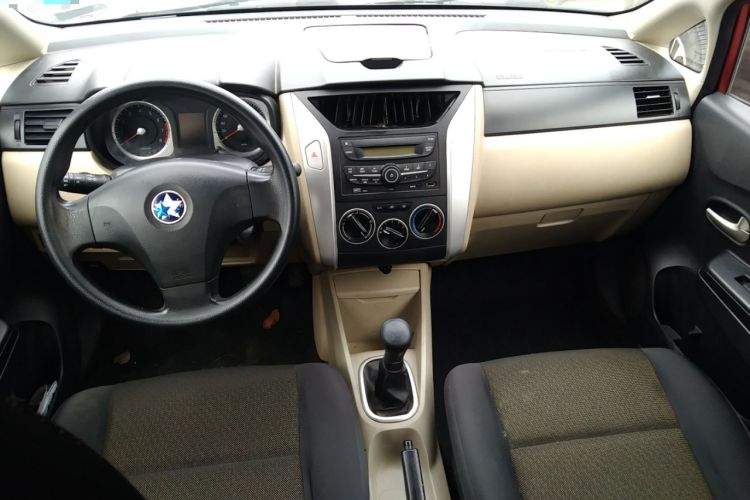 Used Venucia R50 2015 1.6L Manual Fashion Edition Center Console