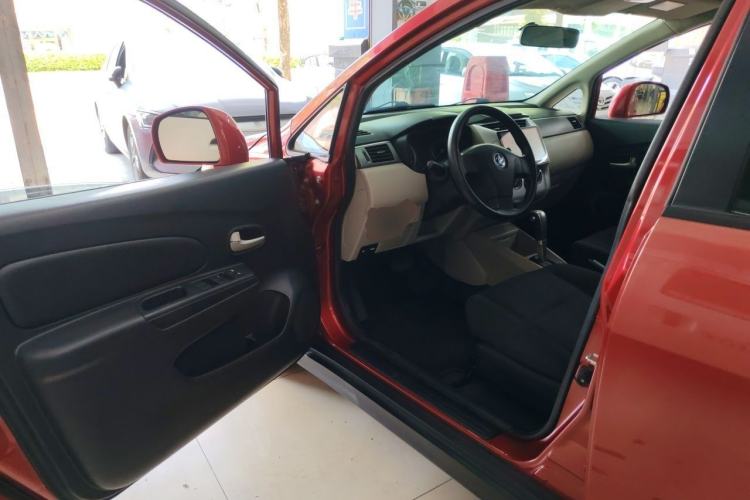 Used Venucia R50 2015 1.6L Automatic Fashion Edition Driver Seat