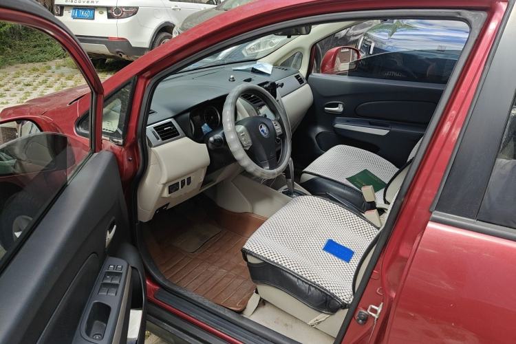 Used Venucia R50 2015 1.6L Automatic Luxury Edition Driver Seat