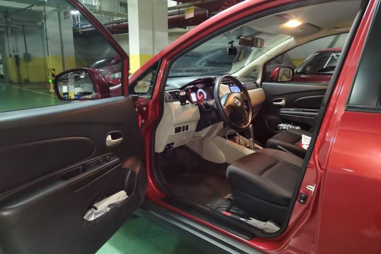 Used Venucia R50 2015 1.6L Automatic Fashion Edition Driver Seat