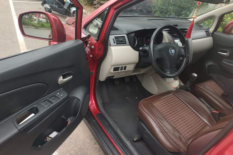 Used Venucia R50 2015 1.6L Manual Fashion Edition Driver Seat