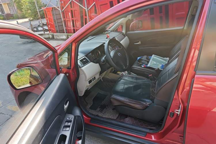 Used Venucia R50 2015 1.6L Automatic Fashion Edition Driver Seat