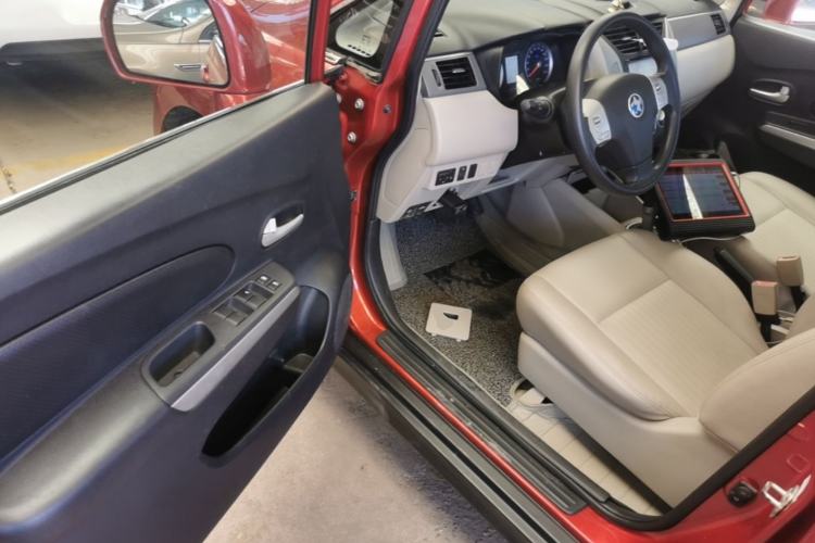 Used Venucia R50 2015 1.6L Automatic Luxury Edition Driver Seat
