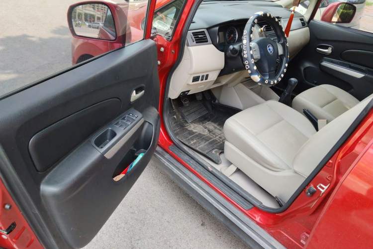 Used Venucia R50 2015 1.6L Manual Luxury Edition Driver Seat