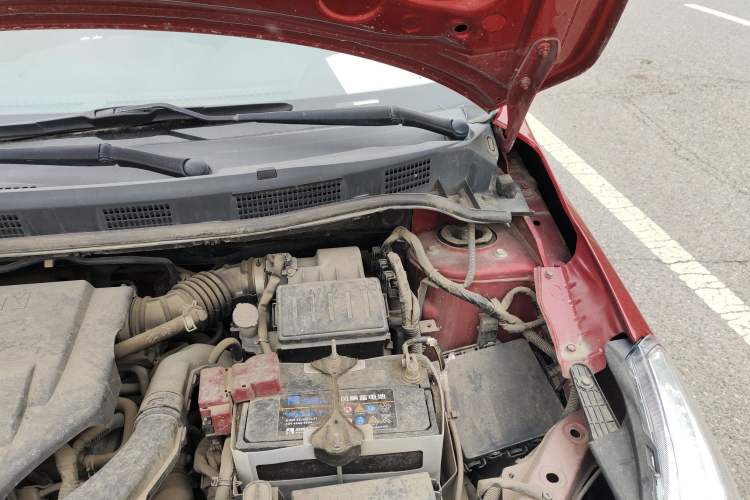 Used Venucia R50 2015 1.6L Automatic Fashion Edition Engine Bay Left
