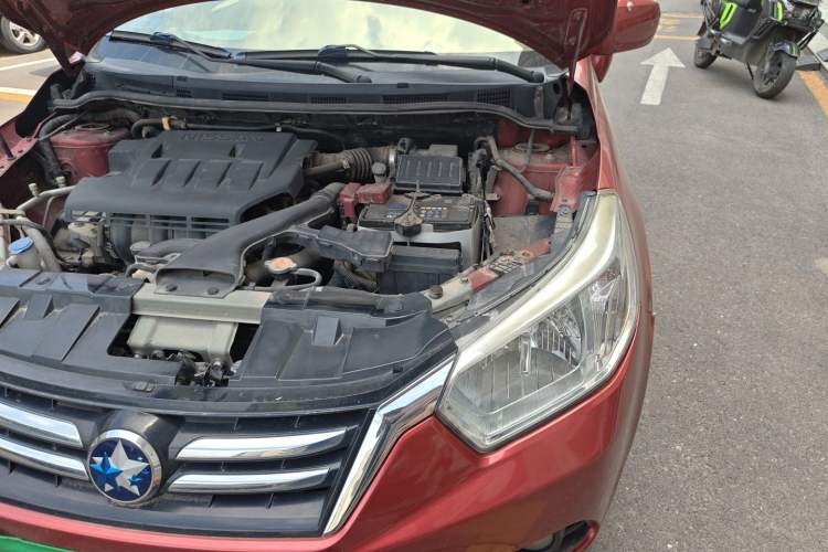 Used Venucia R50 2015 1.6L Automatic Luxury Edition Engine Bay Left