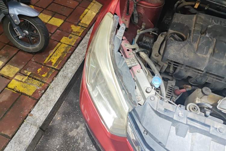 Used Venucia R50 2015 1.6L Automatic Fashion Edition Engine Bay Right
