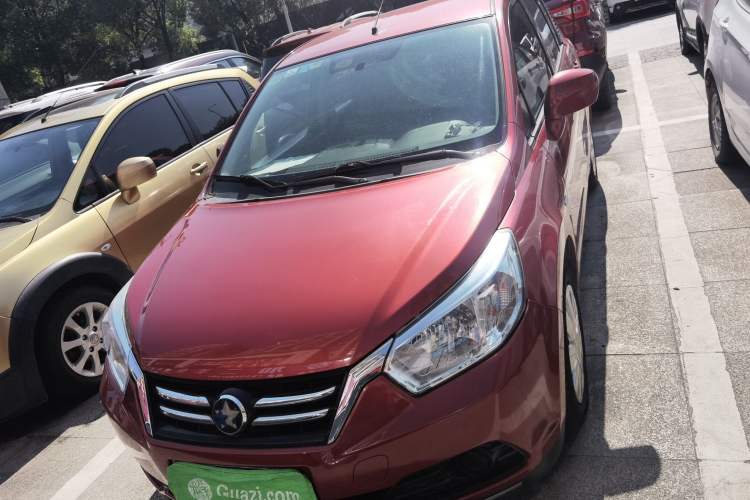 Used Venucia R50 2015 1.6L Automatic Fashion Edition Exterior 1