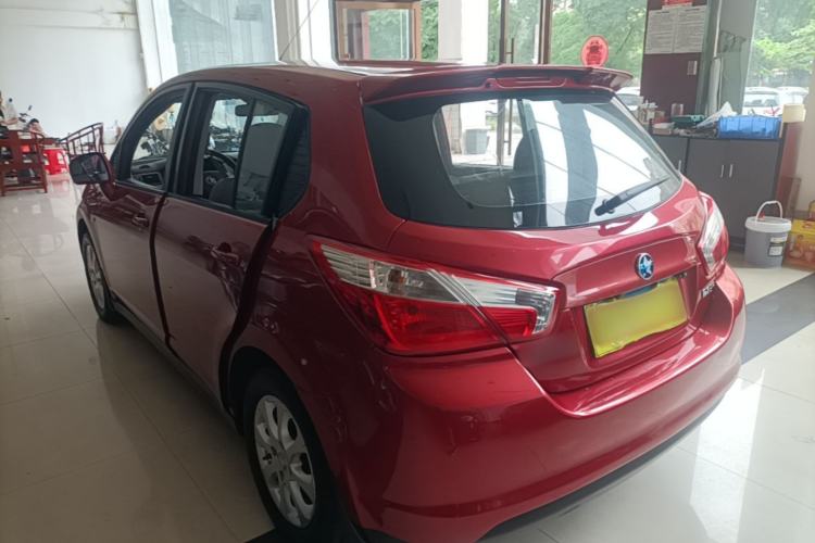 Used Venucia R50 2015 1.6L Automatic Luxury Edition Exterior 2