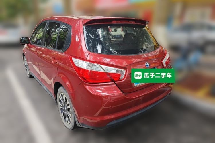 Used Venucia R50 2015 1.6L Automatic Fashion Edition Exterior 3