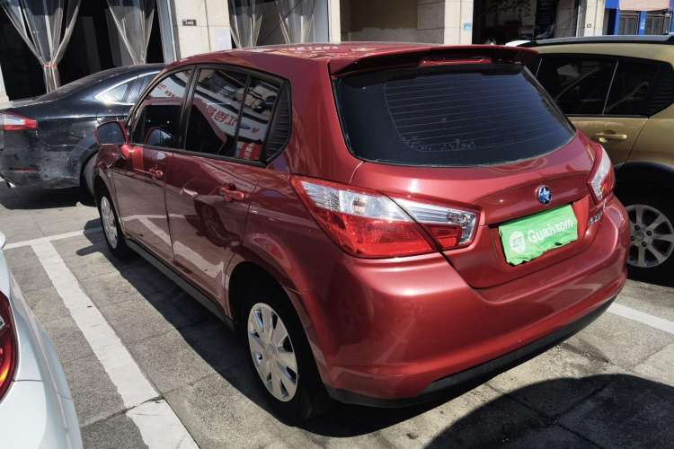 Used Venucia R50 2015 1.6L Automatic Fashion Edition Exterior 3