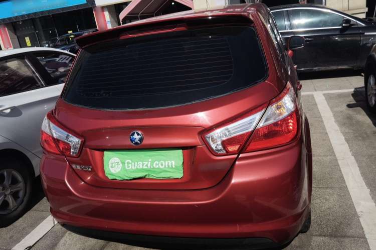 Used Venucia R50 2015 1.6L Automatic Fashion Edition Exterior 4