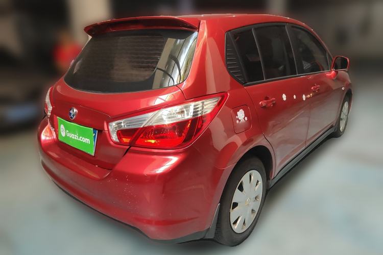 Used Venucia R50 2015 1.6L Automatic Fashion Edition Exterior 5