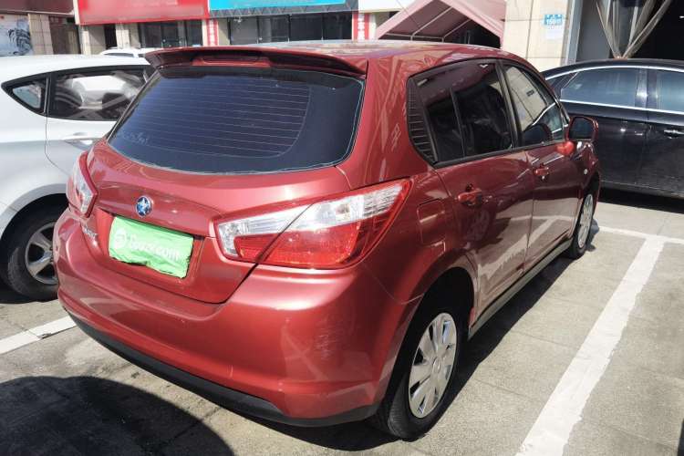 Used Venucia R50 2015 1.6L Automatic Fashion Edition Exterior 5