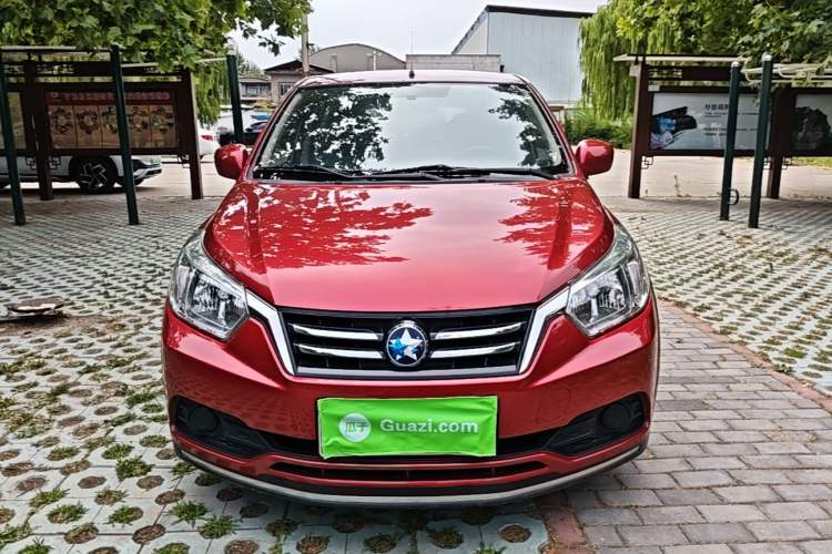 Used Venucia R50 2015 1.6L Automatic Fashion Edition Front