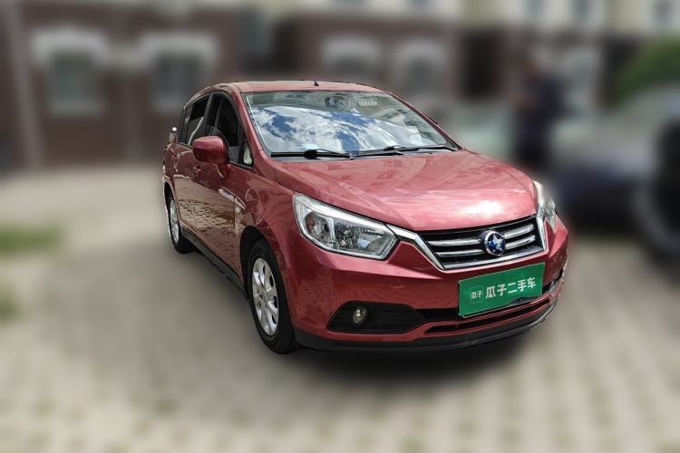 Used Venucia R50 2015 1.6L Automatic Luxury Edition Front Right 45 Deg