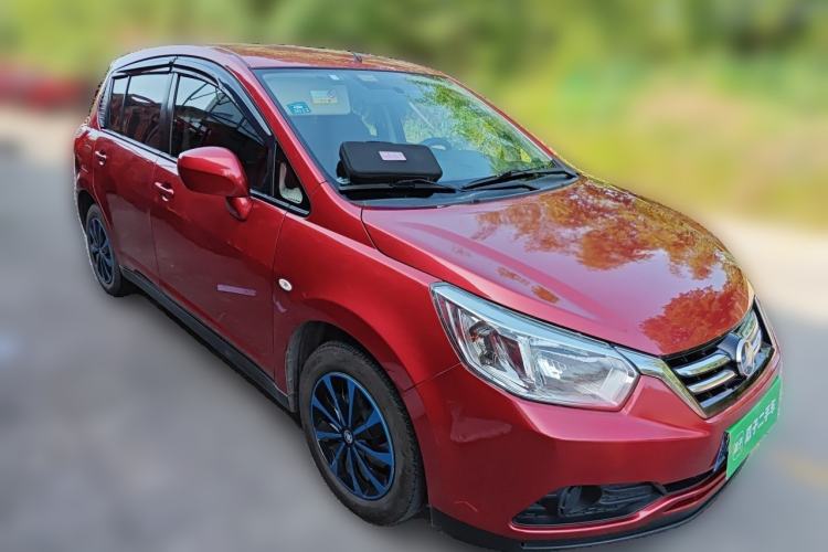 Used Venucia R50 2015 1.6L Automatic Fashion Edition Front Right 45 Deg