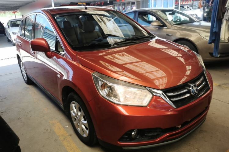 Used Venucia R50 2015 1.6L Automatic Luxury Edition Front Right 45 Deg