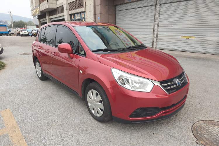 Used Venucia R50 2015 1.6L Automatic Fashion Edition Front Right 45 Deg