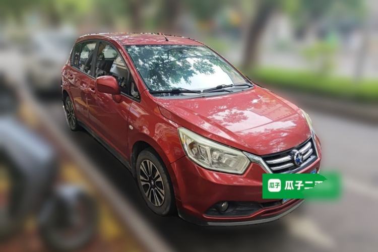 Used Venucia R50 2015 1.6L Automatic Fashion Edition Front Right 45 Deg