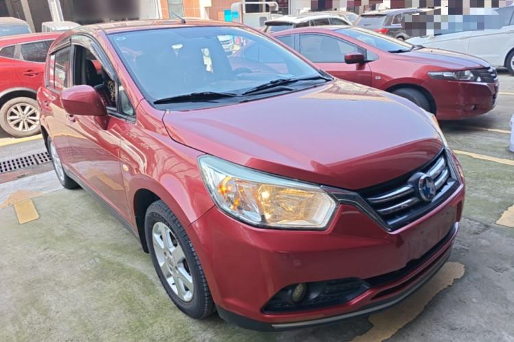 Used Venucia R50 2015 1.6L Automatic Fashion Edition Front Right 45 Deg