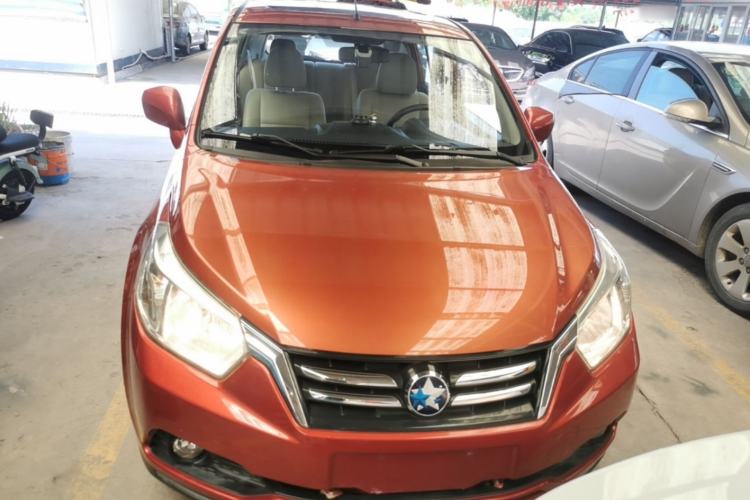 Used Venucia R50 2015 1.6L Automatic Luxury Edition Front