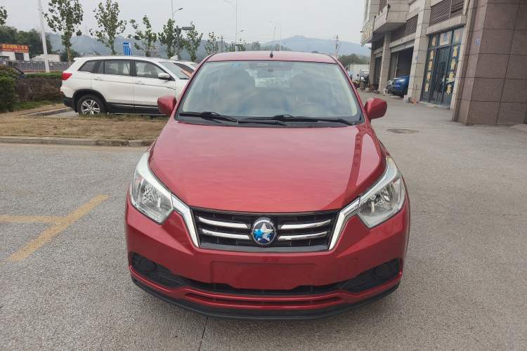 Used Venucia R50 2015 1.6L Automatic Fashion Edition Front
