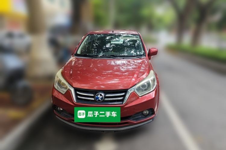 Used Venucia R50 2015 1.6L Automatic Fashion Edition Front