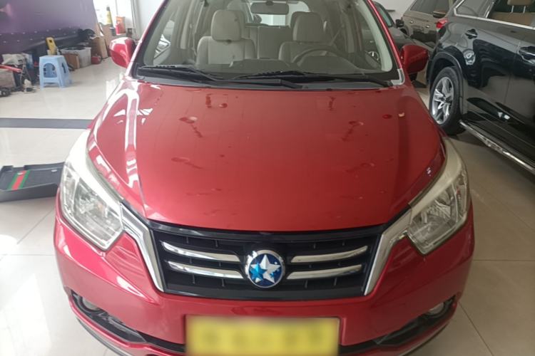 Used Venucia R50 2015 1.6L Automatic Luxury Edition Front