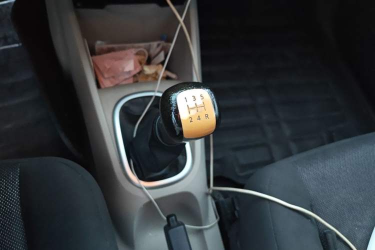 Used Venucia R50 2015 1.6L Manual Fashion Edition Gear Lever