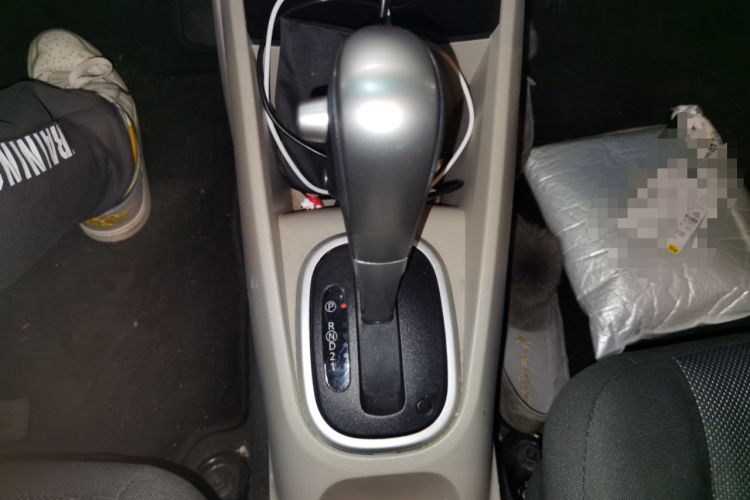 Used Venucia R50 2015 1.6L Automatic Fashion Edition Gear Lever