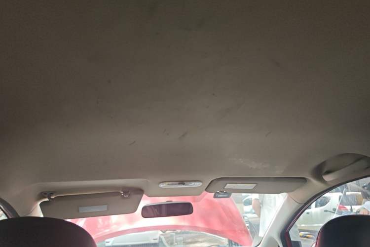 Used Venucia R50 2015 1.6L Automatic Fashion Edition Headliner