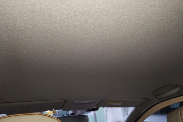 Used Venucia R50 2015 1.6L Automatic Fashion Edition Headliner