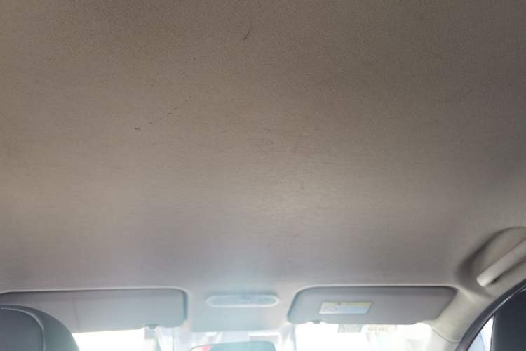 Used Venucia R50 2015 1.6L Automatic Fashion Edition Headliner