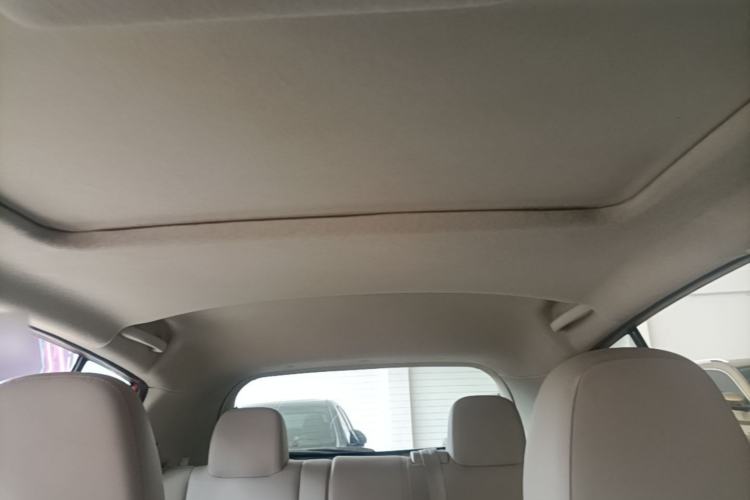 Used Venucia R50 2015 1.6L Automatic Luxury Edition Headliner
