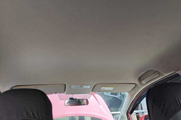 Used Venucia R50 2015 1.6L Automatic Fashion Edition Headliner