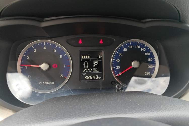Used Venucia R50 2015 1.6L Automatic Luxury Edition Instrument Cluster