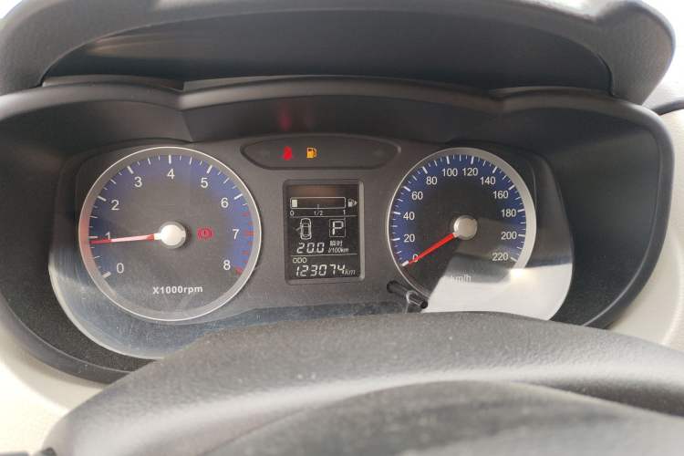 Used Venucia R50 2015 1.6L Automatic Fashion Edition Instrument Cluster