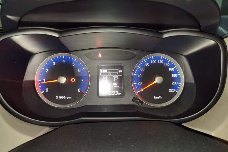 Used Venucia R50 2015 1.6L Automatic Fashion Edition Instrument Cluster