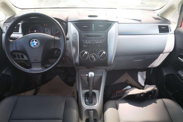 Used Venucia R50 2015 1.6L Automatic Fashion Edition Interior 2
