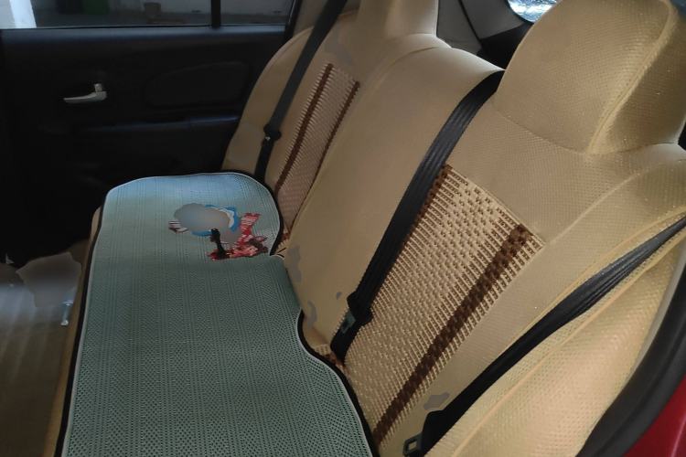 Used Venucia R50 2015 1.6L Automatic Fashion Edition Interior 4