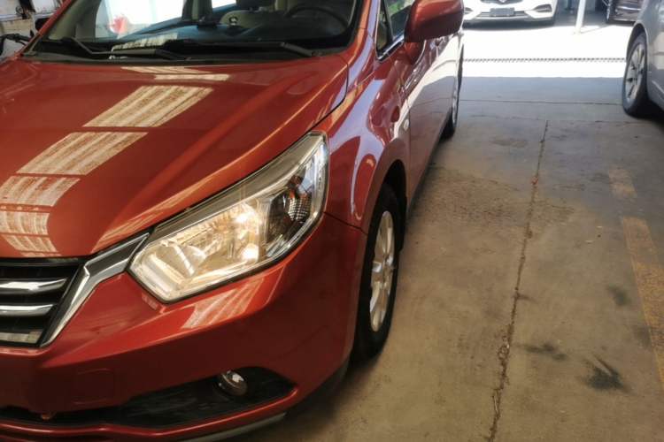 Used Venucia R50 2015 1.6L Automatic Luxury Edition Left Front Headlight