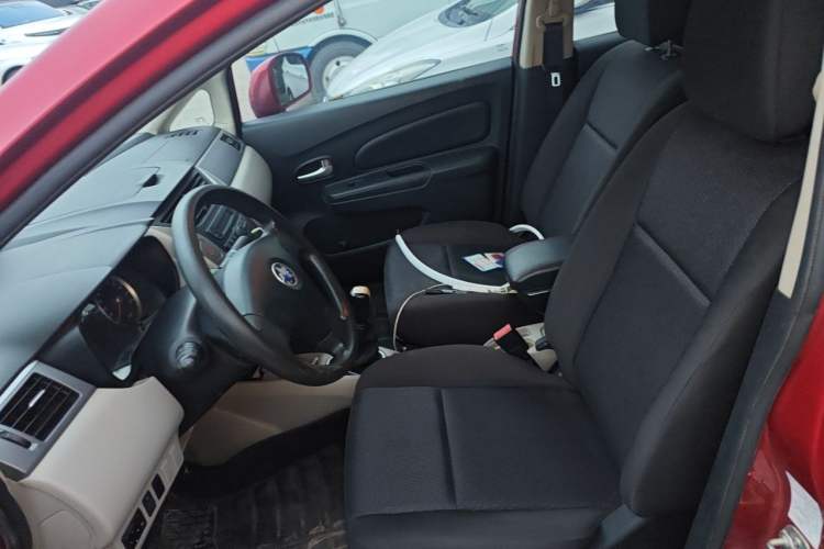 Used Venucia R50 2015 1.6L Manual Fashion Edition Left Front Seat