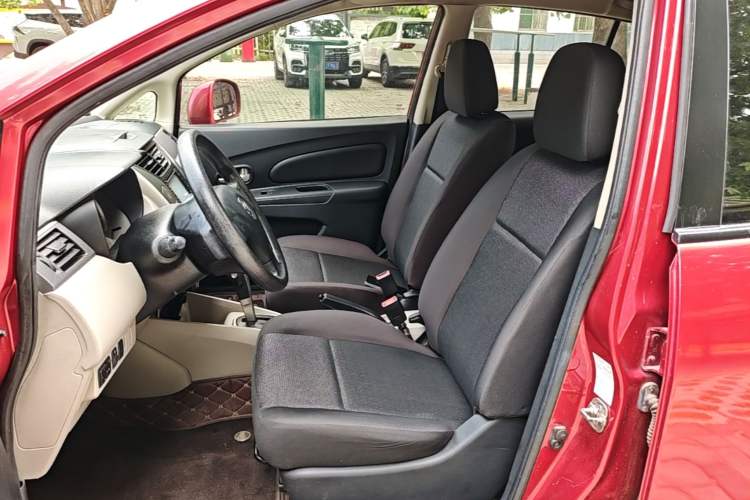 Used Venucia R50 2015 1.6L Automatic Fashion Edition Left Front Seat