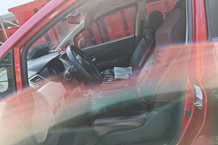 Used Venucia R50 2015 1.6L Automatic Fashion Edition Left Front Seat