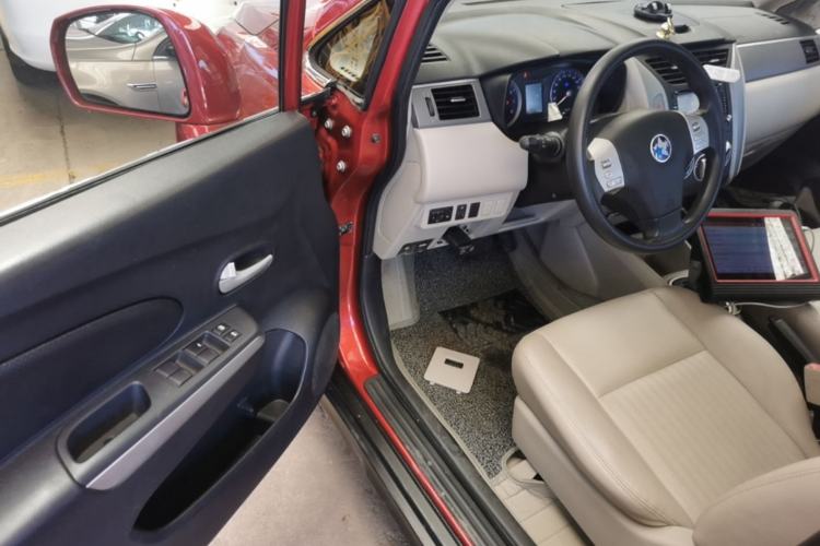 Used Venucia R50 2015 1.6L Automatic Luxury Edition Left Front Seat
