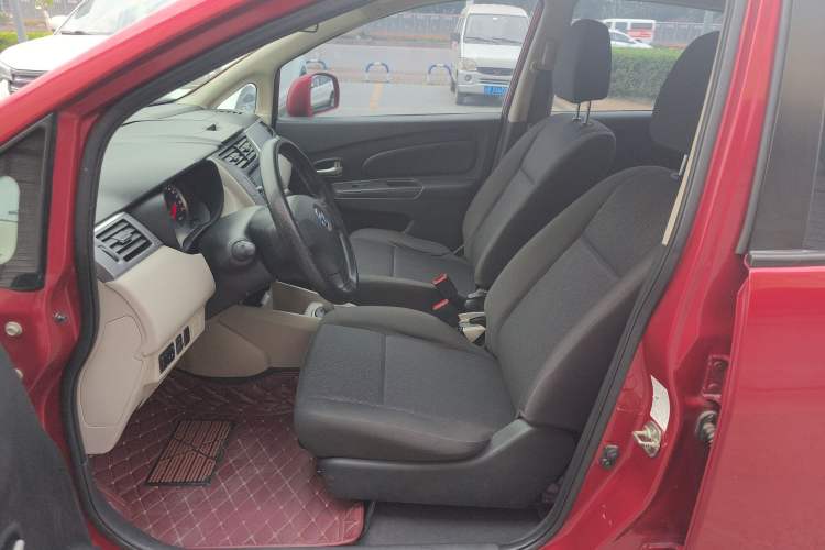 Used Venucia R50 2015 1.6L Automatic Fashion Edition Left Front Seat