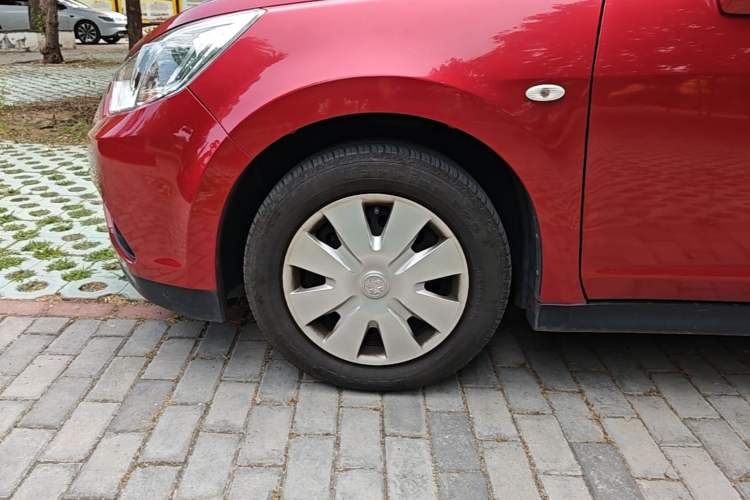 Used Venucia R50 2015 1.6L Automatic Fashion Edition Left Front Wheel Hub
